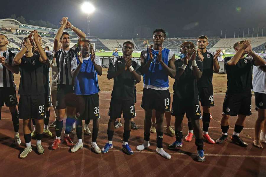 Los futbolistas del Partizán de Belgrado celebran su triunfo ante el FC Tobol