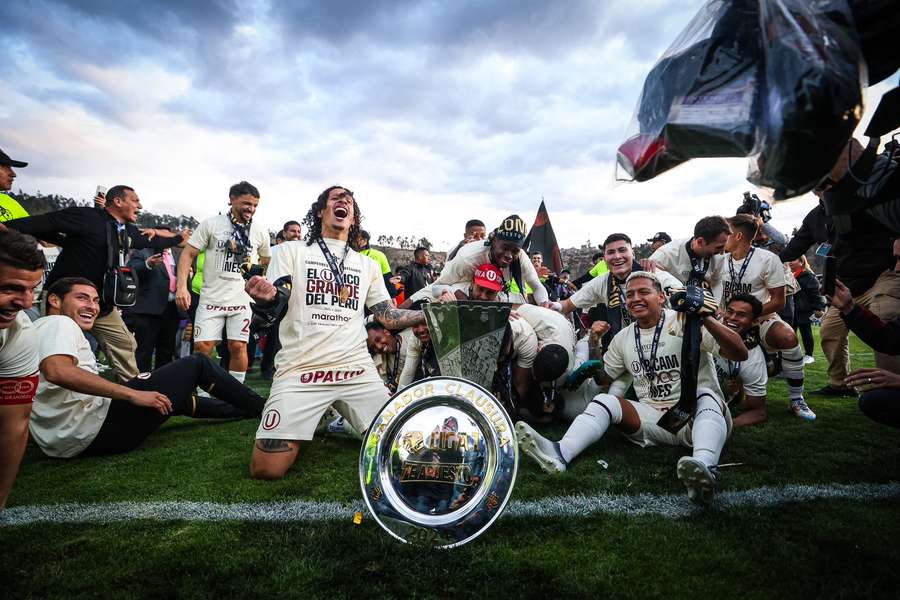 Universitario es bicampeon