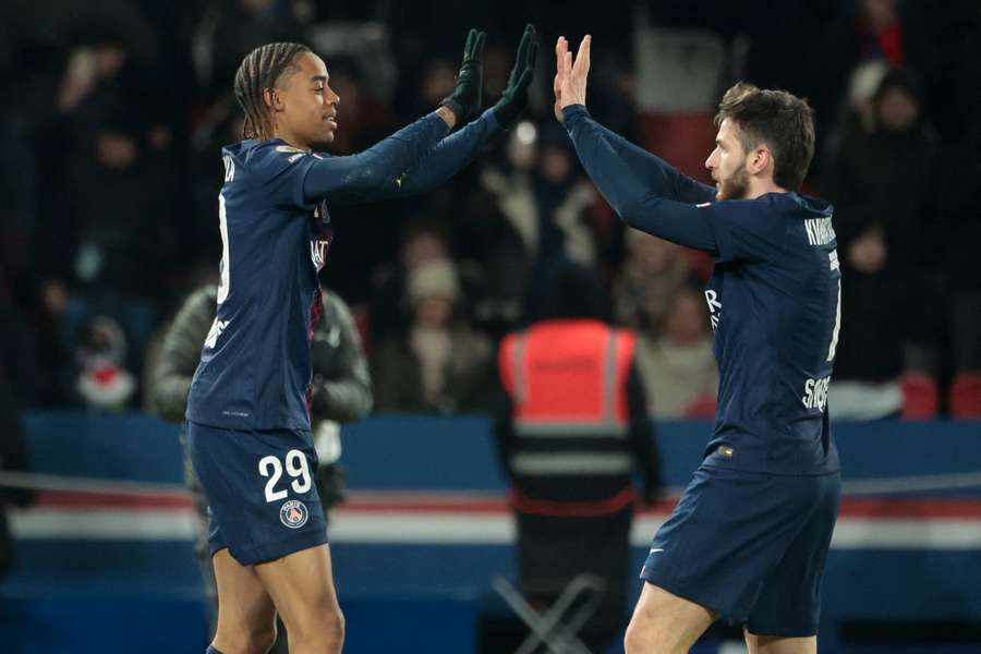 Kvaratskhelia et Barcola face au Havre. Kvaratskhelia et Barcola face au Havre.