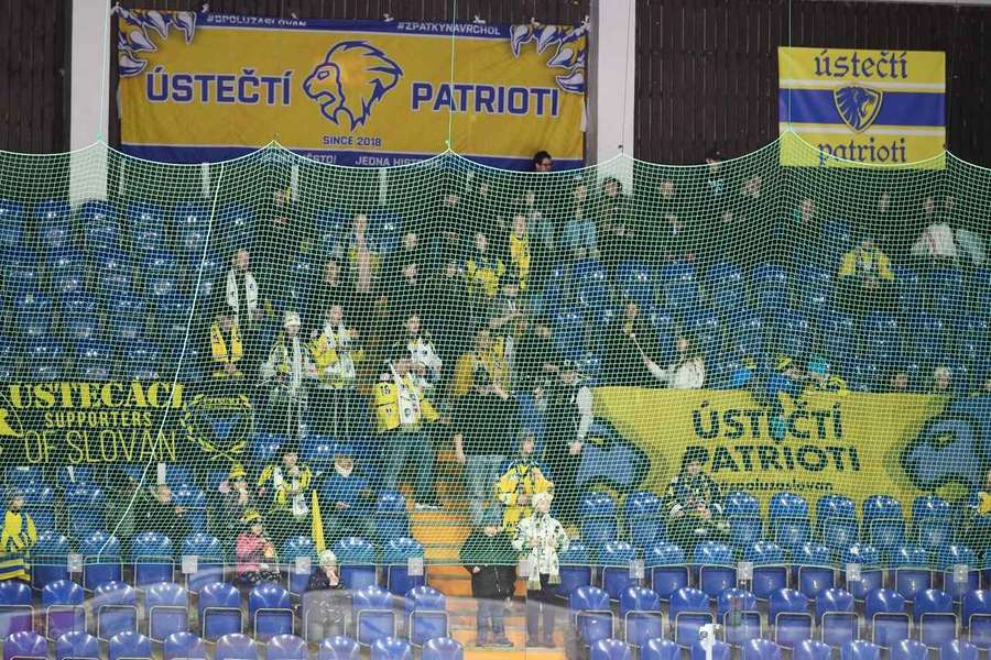 Věrní fanoušci nechtějí nechat klub lehnout.