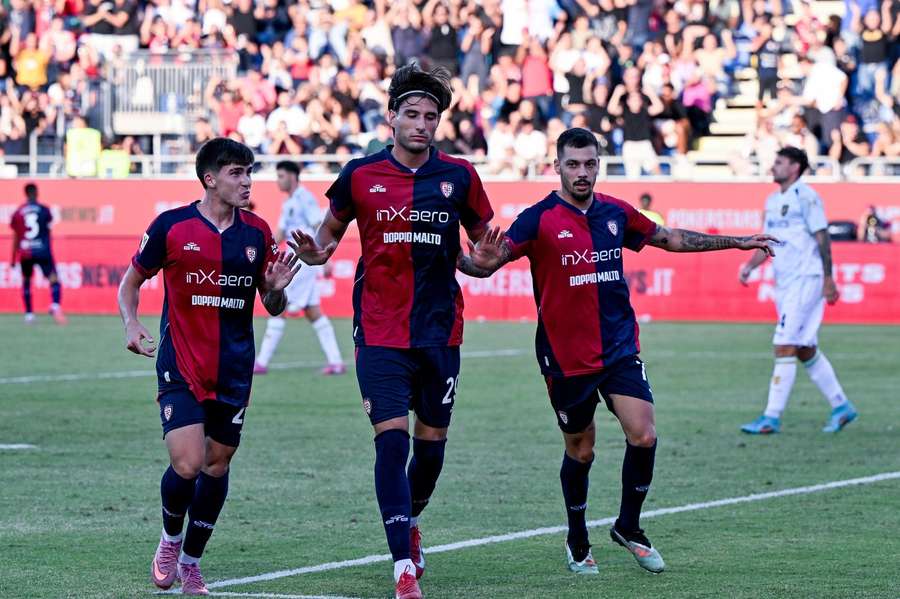 Borrelli festeggia la rete del 2-1