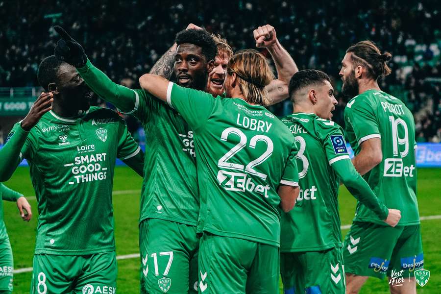 Les Verts remportent enfin une victoire après 5 matches 