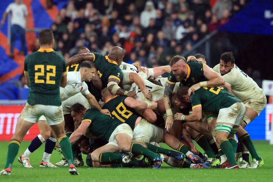 South Africa's lock RG Snyman (3rd R) vies in a maul