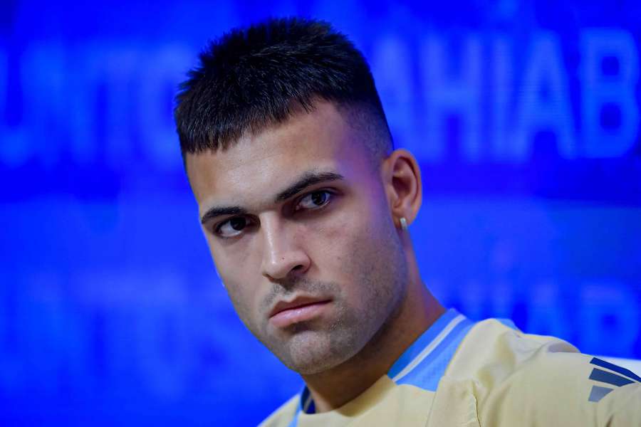 Lautaro Martinez durante la conferenza stampa in Argentina