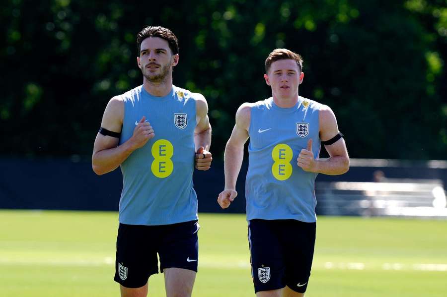 Declan Rice y Elliot Anderson en un entrenamiento de Inglaterra Declan Rice y Elliot Anderson en un entrenamiento de Inglaterra
