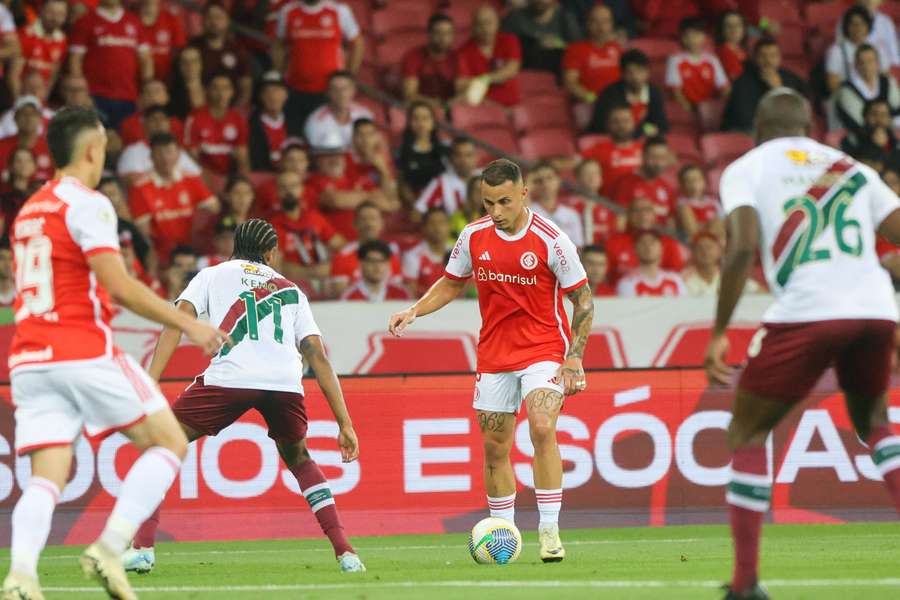 O Internacional dominou o Fluminense no Beira-Rio