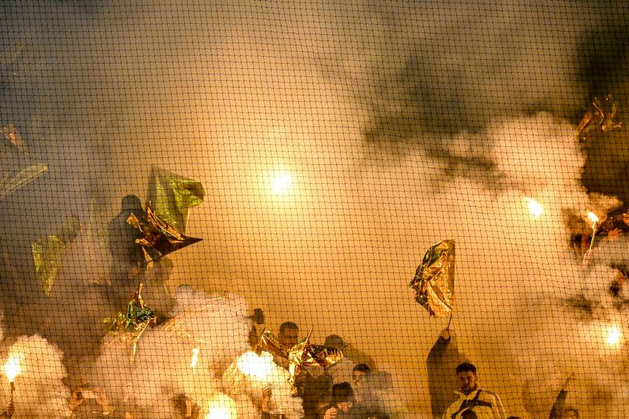 Maccabi-Fans zündeten bereits im Stadion Feuerwerkskörper