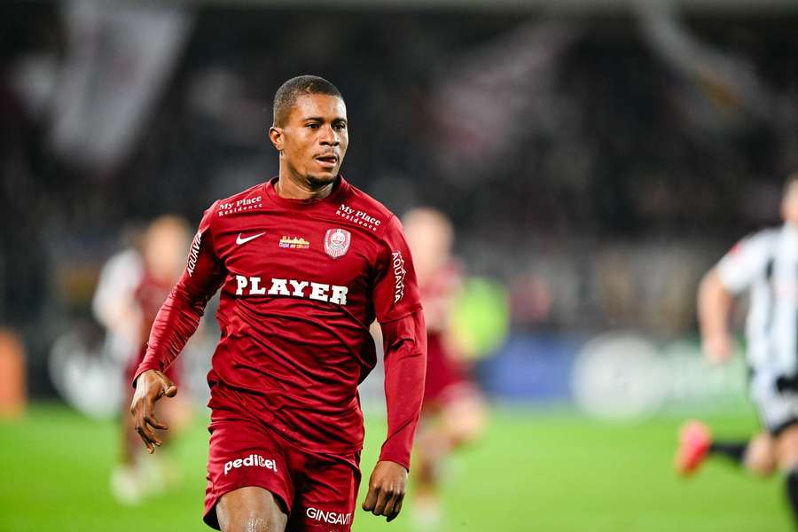 Mohammed Kamara vine la Rapid după 2 sezoane petrecute la CFR Mohammed Kamara vine la Rapid după 2 sezoane petrecute la CFR