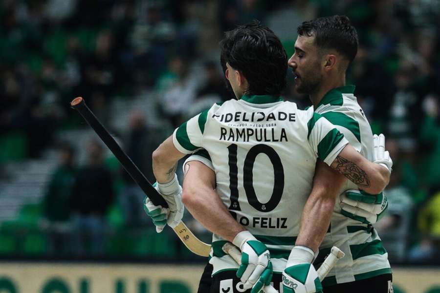 Jogadores do Sporting celebram triunfo