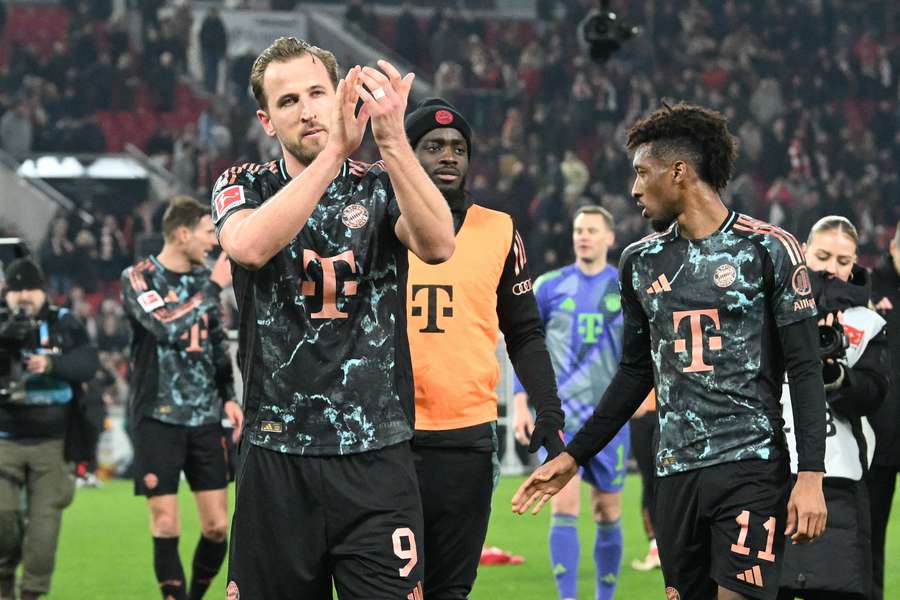 Kane, Upamecano und Coman nach dem Sieg in Stuttgart.