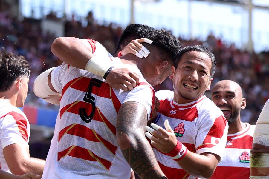 Japan viert een try van Amato Fakatava