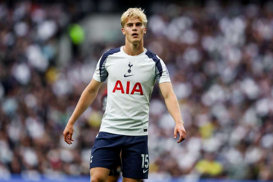 Swedish youth guru declares Spurs whiz Bergvall better than Gyokeres, Kulusevski