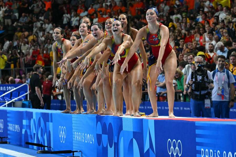 Jogadoras espanholas festejam conquista da medalha de ouro