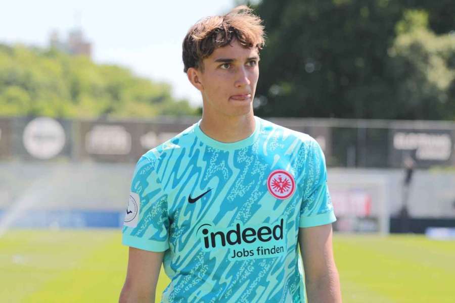 Nils Ramming troca o Eintracht Frankfurt pelo Brighton
