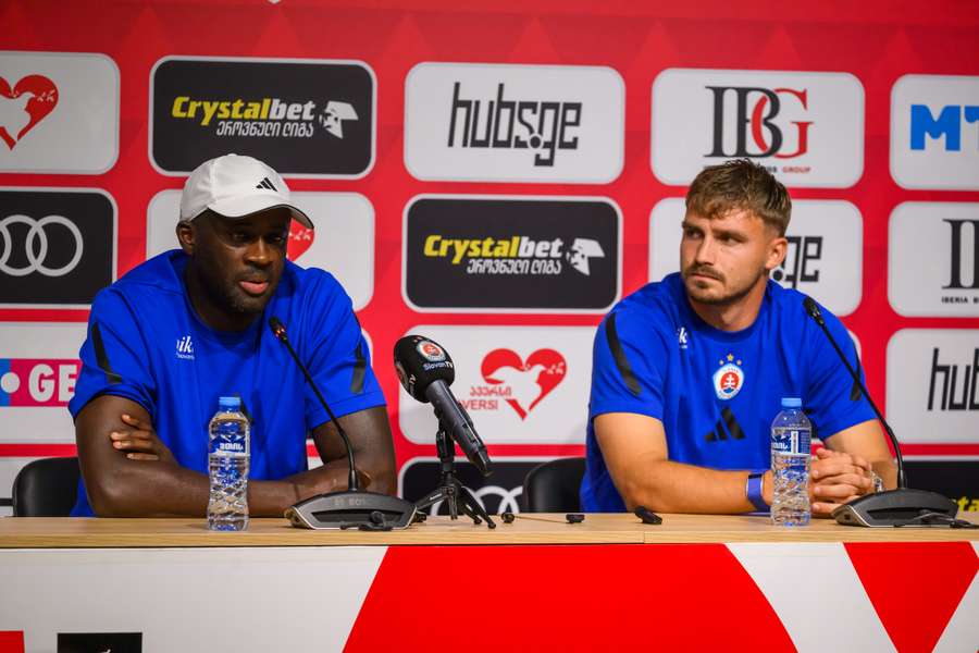 Touré a Pokorný na tlačovej konferencii. Touré a Pokorný na tlačovej konferencii.