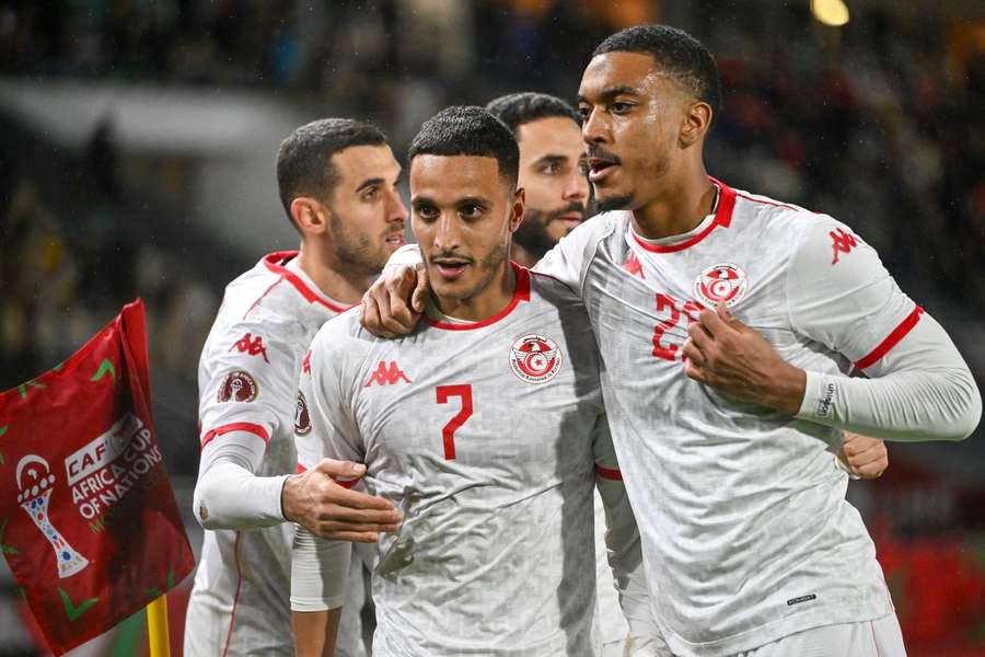 Achouri bisou na vitória da Tunísia