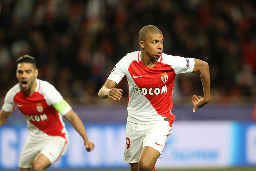 Kylian Mbappé (Monaco) célèbre un but face au Borussia Dortmund lors du quart de finale retour de Ligue des champions, le 19 avril 2017 au stade Louis-II.