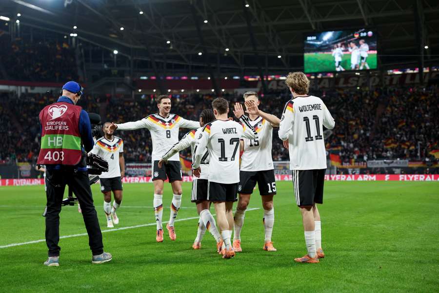 Das DFB-Team liegt mit 1724 Punkten aber weiter deutlich hinter der Spitze