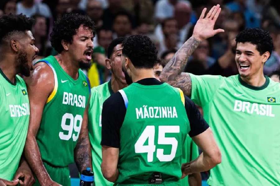 Seleção Brasileira entra em quadra nesta terça-feira (6), às 16h30 (de Brasília), na Arena Bercy, em Paris