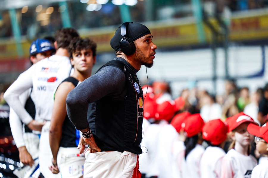 Lewis Hamilton ignorierte einen Teamfunk und verpasste somit womöglich einen Podiumsplatz Lewis Hamilton ignorierte einen Teamfunk und verpasste somit womöglich einen Podiumsplatz