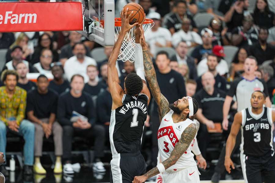 San Antonio Spurs wciąż niepokonani. Tym razem ograli u siebie Toronto Raptors San Antonio Spurs wciąż niepokonani. Tym razem ograli u siebie Toronto Raptors