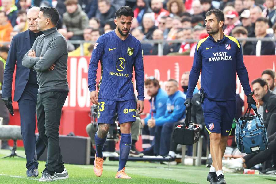 Nico González, con mala cara tras lesionarse ante el Girona