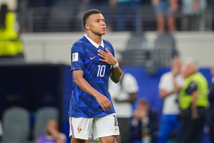 Neben Kylian Mbappé sind fünf neue im Kader der Franzosen. Neben Kylian Mbappé sind fünf neue im Kader der Franzosen.