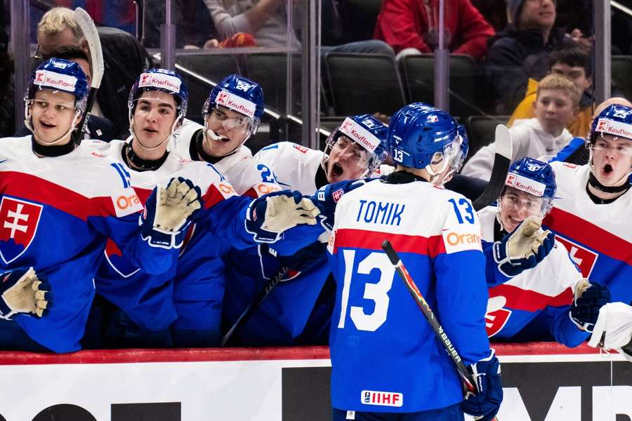 Slováci vstupujú do zápasu proti Švajčiarom. Slováci vstupujú do zápasu proti Švajčiarom.