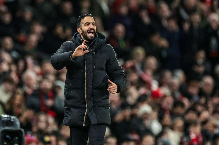 Ruben Amorim no banco do Manchester United