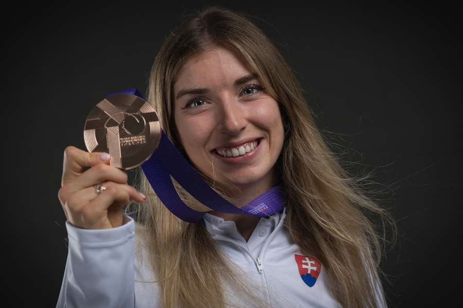 Zapletalová je slovenskou atletickou jednotkou.