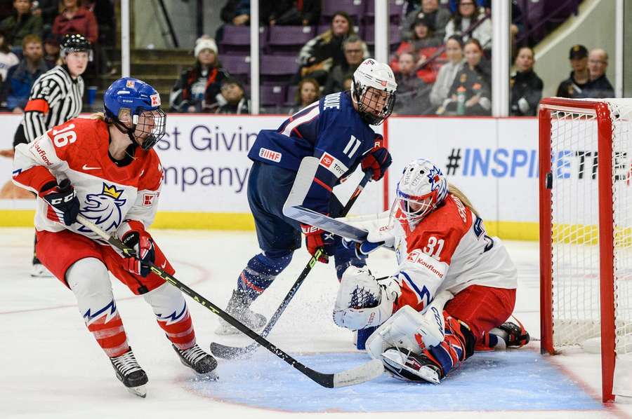 České hokejistky se na úvod utkají s USA.