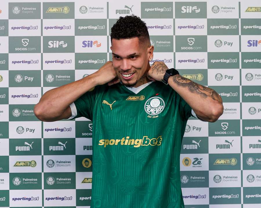 Paulinho trocou Atlético-MG por Palmeiras Paulinho trocou Atlético-MG por Palmeiras
