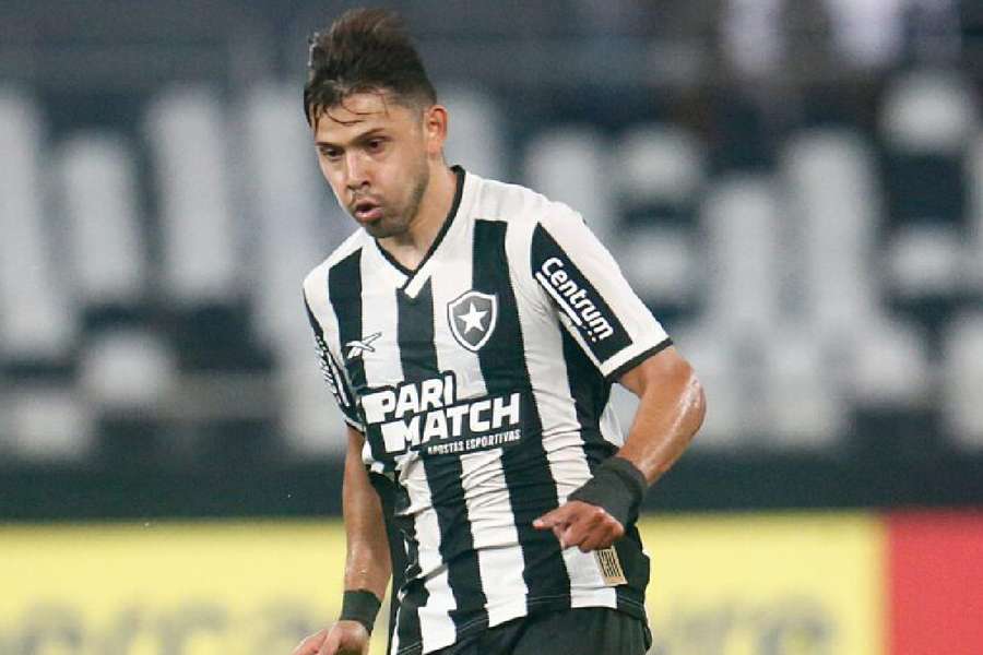 Óscar Romero atuou pela primeira vez no futebol brasileiro