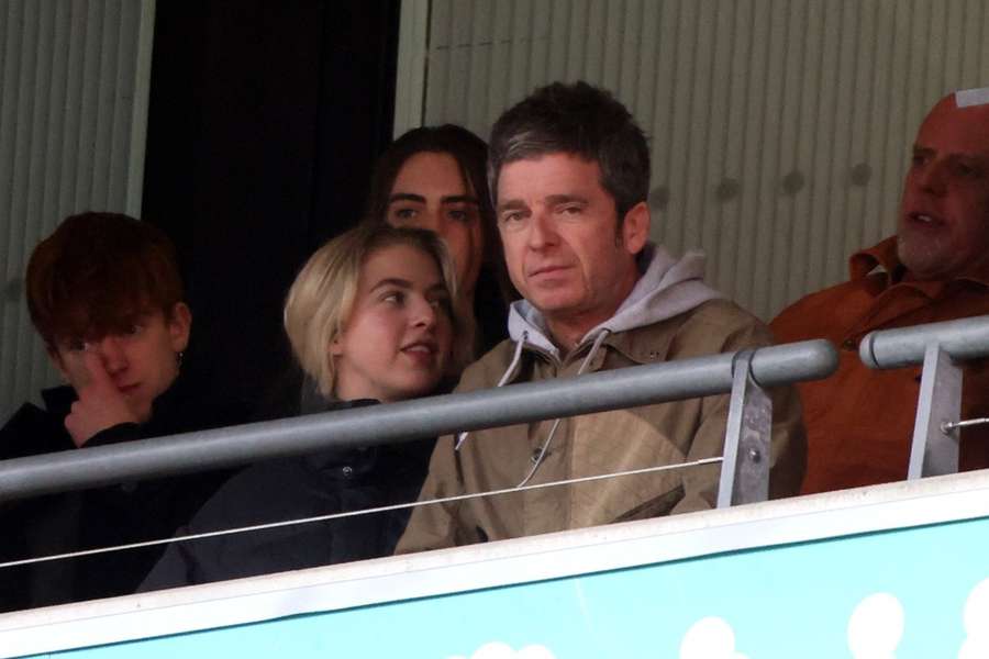 Noel Gallagher présent dans les tribunes pour supporter Manchester City.
