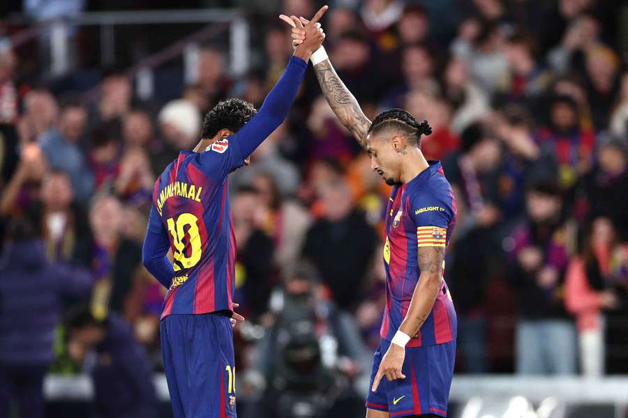 Raphinha y Lamine Yamal celebran el gol del brasileño ante Osasuna Raphinha y Lamine Yamal celebran el gol del brasileño ante Osasuna