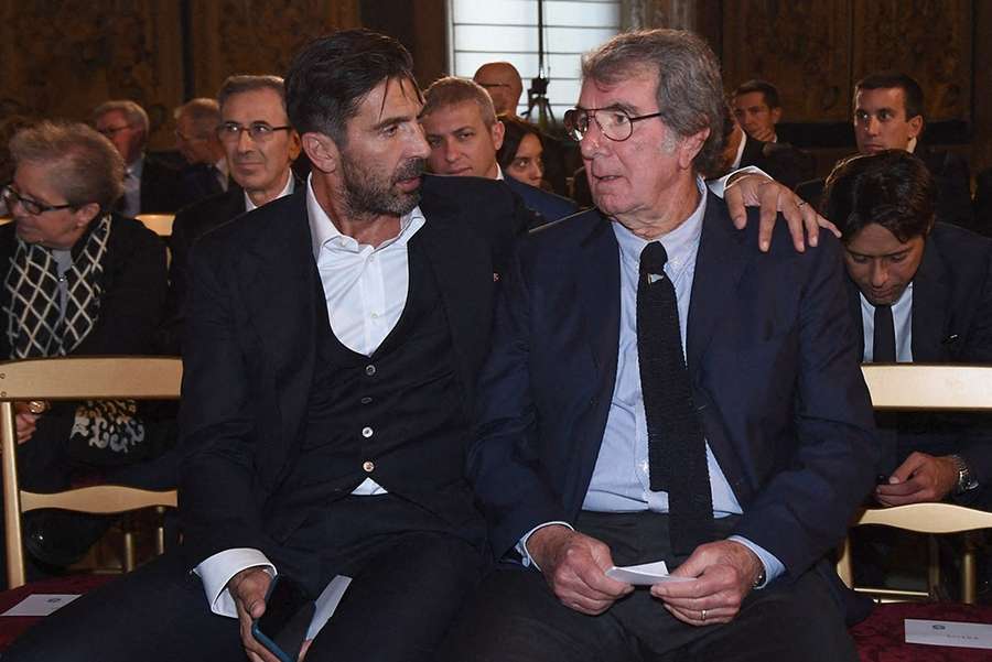 Dino Zoff na companhia de Gigi Buffon, convidados do Presidente da República, Sergio Mattarella, no Quirinale