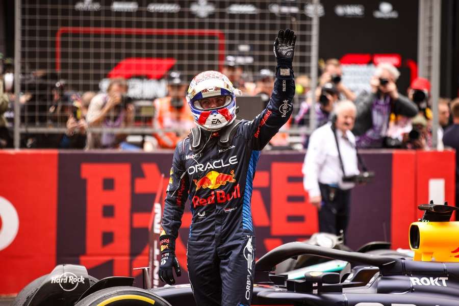 Verstappen domina la volata del Gran Premio di Cina.