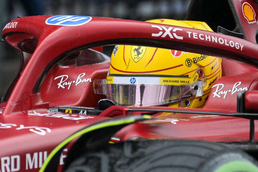 Lewis Hamilton powiedział, że jego Ferrari było "naprawdę trudne w prowadzeniu" podczas Grand Prix Australii