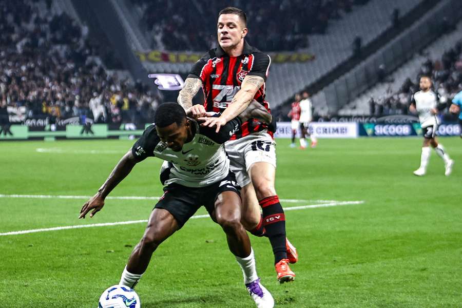Vitória quer deixar o Z4 e terá jogo de extrema importância contra o Timão Vitória quer deixar o Z4 e terá jogo de extrema importância contra o Timão