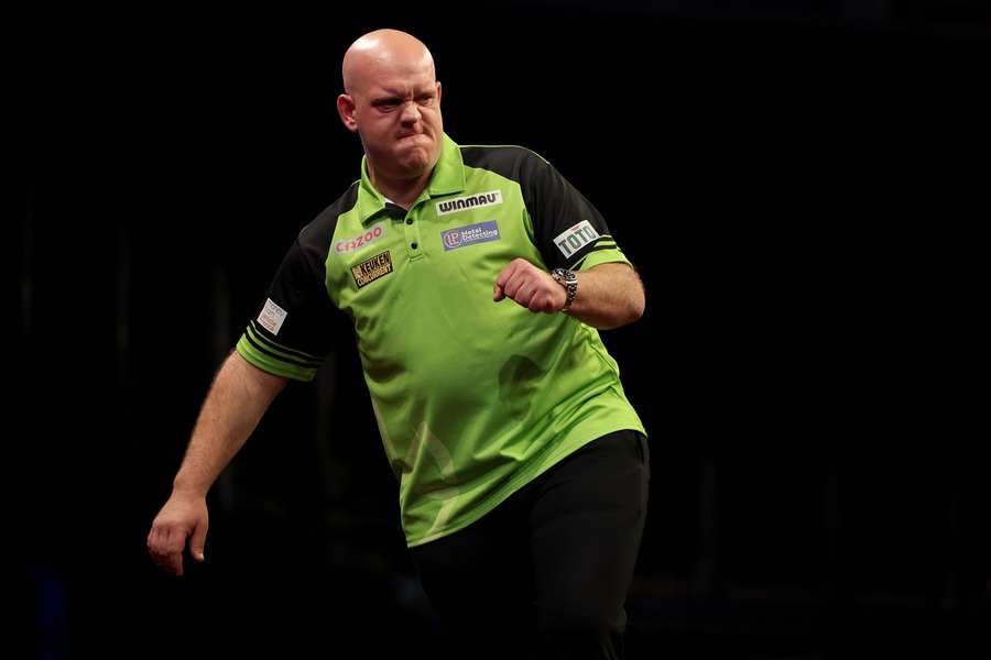 Liveblog: Price walst over landgenoot Clayton heen en staat in de finale Premier League