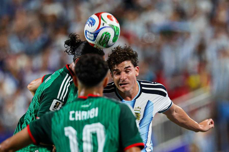 Algierczycy odwołują się do FIFA w sprawie faulu Messiego i decyzji Marciniaka Algierczycy odwołują się do FIFA w sprawie faulu Messiego i decyzji Marciniaka