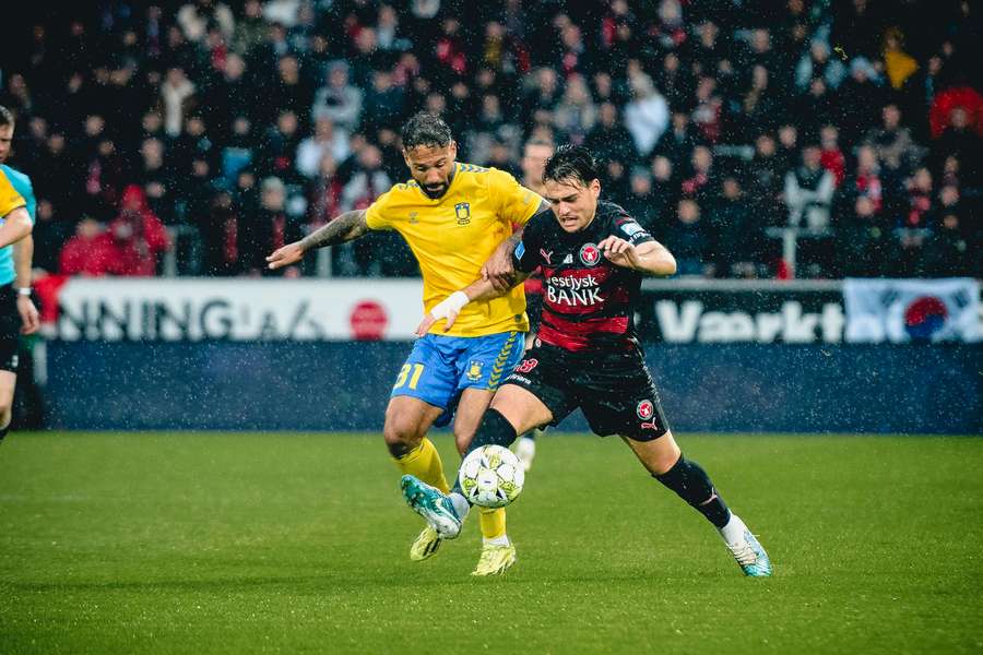 Brøndby og FC Midtjylland krydser klinger.