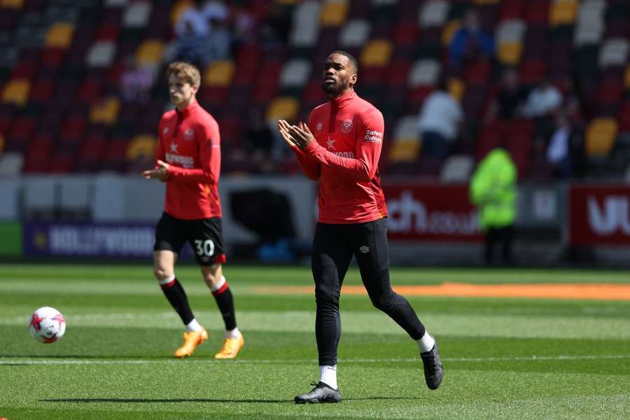 Southgate knows England players in transfer talks