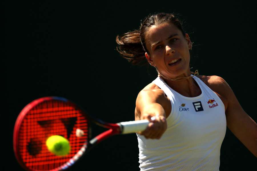 Emma Navarro in action at Wimbledon