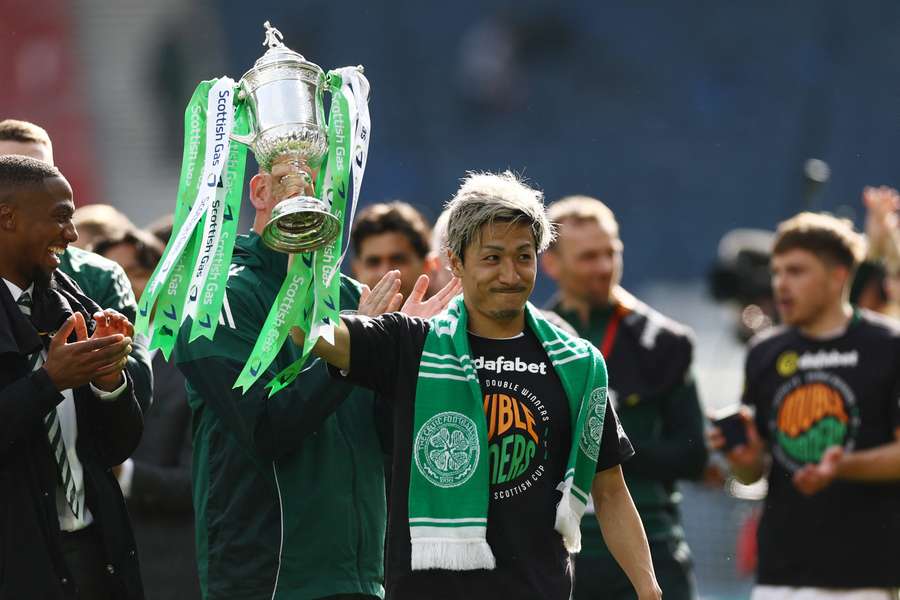 Le Celtic avec la coupe. Le Celtic avec la coupe.
