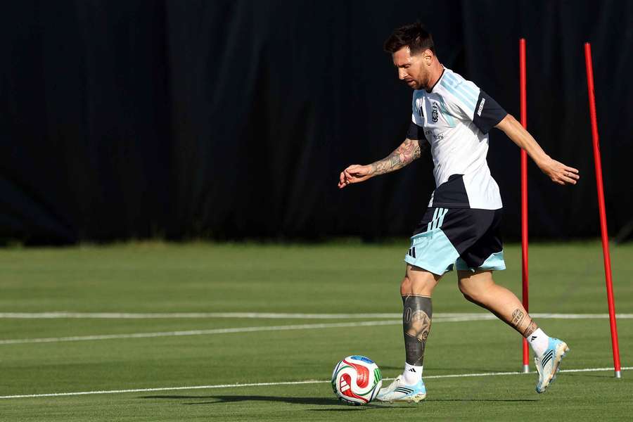 Messi partaking in training session for Argentina 