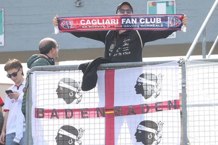 Un tifoso del Cagliari