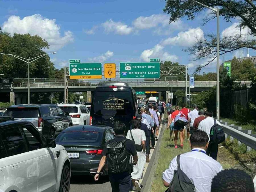 Der Verkehr um Flushing Meadow Der Verkehr um Flushing Meadow