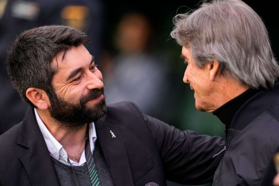 Luís Freire com Manuel Pellegrini antes do jogo