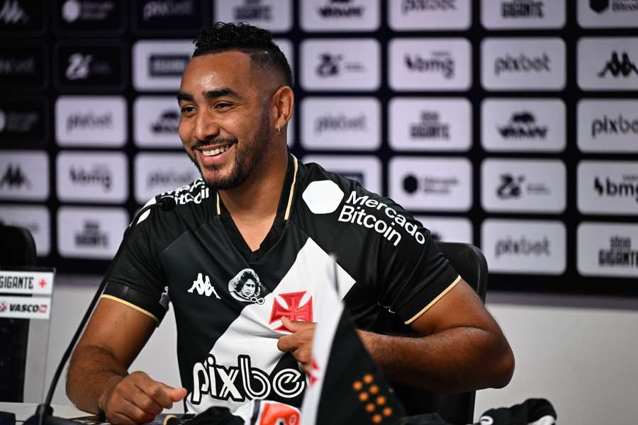 Payet está treinando desde que chegou em São Januário